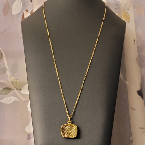 AVON Woven Dustpan Pendant Gold-tone Necklace - Picture 11 of 12